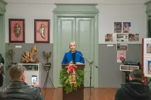 Εγκαίνια ομαδικής εικαστικής έκθεσης – Οι εικαστικοί τίμησαν τη Λίνα Γιαμούζη