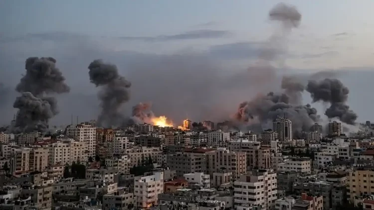 Φόβοι για «εξάπλωση» του πολέμου – Σφυροκόπημα στην κεντρική λωρίδα της Γάζας