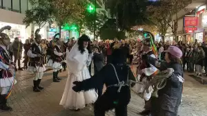 Κατερίνη: Οι Μωμόγεροι της Ποντιακής Θεατρικής Σκηνής Πιερίας παρουσίασαν το δρώμενο στον πεζόδρομο της πόλης. Κατερίνη: Οι Μωμόγεροι της Ποντιακής Θεατρικής Σκηνής Πιερίας παρουσίασαν το δρώμενο στον πεζόδρομο της πόλης.