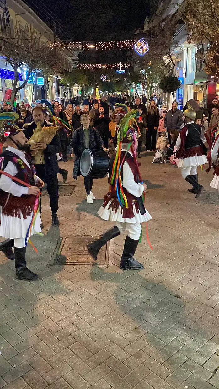 Κατερίνη: Οι Μωμόγεροι της Ποντιακής Θεατρικής Σκηνής Πιερίας παρουσίασαν το δρώμενο στον πεζόδρομο της πόλης. Κατερίνη: Οι Μωμόγεροι της Ποντιακής Θεατρικής Σκηνής Πιερίας παρουσίασαν το δρώμενο στον πεζόδρομο της πόλης.