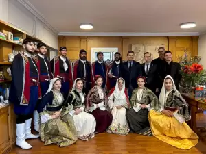 Κρητικά και ποντιακά  κάλαντα έψαλαν στον Υπουργό Αγροτικής Ανάπτυξης και Τροφίμων Λευτέρη Αυγενάκη