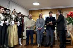 Κρητικά και ποντιακά  κάλαντα έψαλαν στον Υπουργό Αγροτικής Ανάπτυξης και Τροφίμων Λευτέρη Αυγενάκη