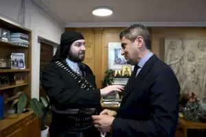 Κρητικά και ποντιακά  κάλαντα έψαλαν στον Υπουργό Αγροτικής Ανάπτυξης και Τροφίμων Λευτέρη Αυγενάκη