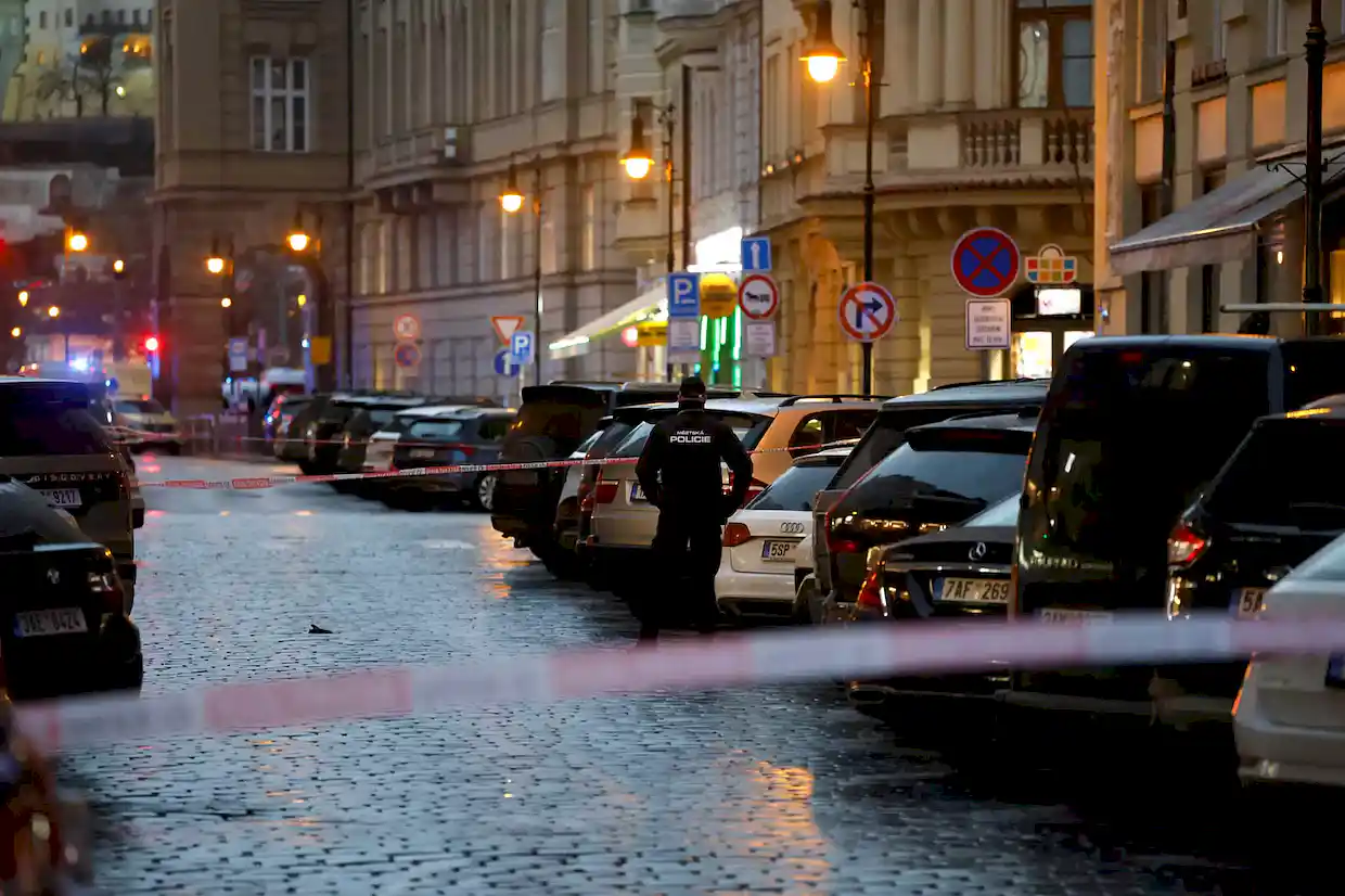 Μακελειό στην Πράγα: Τουλάχιστον 11 νεκροί και πάνω από 30 οι τραυματίες από τους πυροβολισμούς σε πανεπιστήμιο