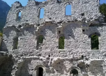 Όλυμπος – Το μοναστήρι του Αγίου Διονυσίου: Στέκει αγέρωχο και πάλι – Συγκίνηση για μοναχούς και προσκυνητές (εικόνες)