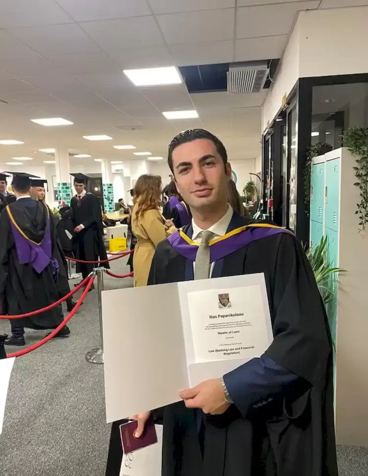 Ορκίστηκε δικηγόρος στο Λουξεμβούργο και πήρε το μεταπτυχιακό του στο LSE Ορκίστηκε δικηγόρος στο Λουξεμβούργο και πήρε το μεταπτυχιακό του στο Lse