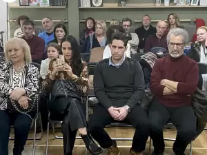 Παρουσιάστηκε στο βιβλιοπωλείο «Νέστωρ» “Το άλογο που κλαίει” του Παναγιώτη Τσαναξίδη Παρουσιάστηκε στο βιβλιοπωλείο «Νέστωρ» “Το άλογο που κλαίει” του Παναγιώτη Τσαναξίδη