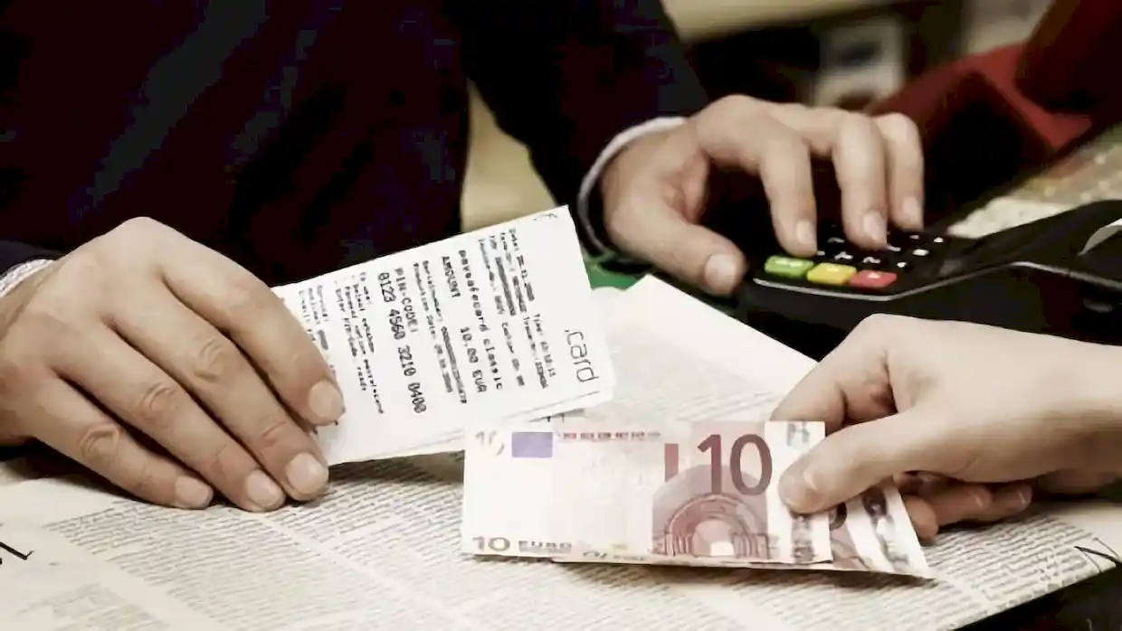Πιερία: Απάτη με κωδικούς προπληρωμένων καρτών