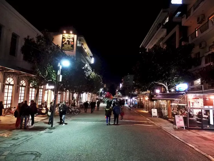 Συμπλοκή μαθητών που είχαν πάει εκδρομή στα Τρίκαλα Συμπλοκή μαθητών που είχαν πάει εκδρομή στα Τρίκαλα