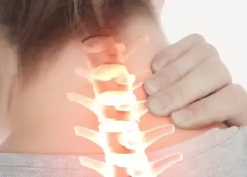 Το αυχενικό σύνδρομο προτιμά γυναίκες στη μέση ηλικία και άτομα που κάνουν καθιστική ζωή