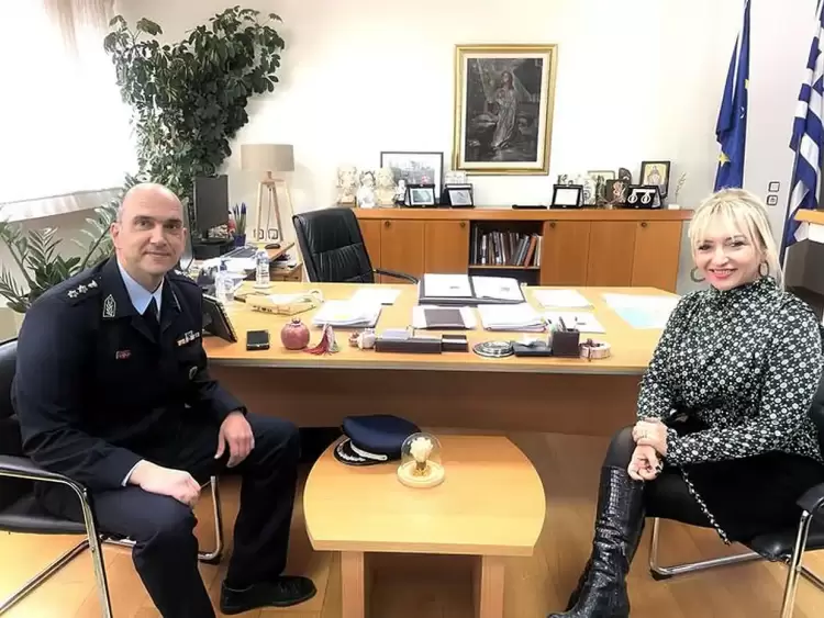 Η Αντιπεριφερειάρχης Πιερίας Σοφίας Μαυρίδου για την προαγωγή του Γεωργίου Κουκουσέλα στο αξίωμα του Αστυνομικού Διευθυντή Η Αντιπεριφερειάρχης Πιερίας Σοφίας Μαυρίδου για την προαγωγή του Γεωργίου Κουκουσέλα στο αξίωμα του Αστυνομικού Διευθυντή