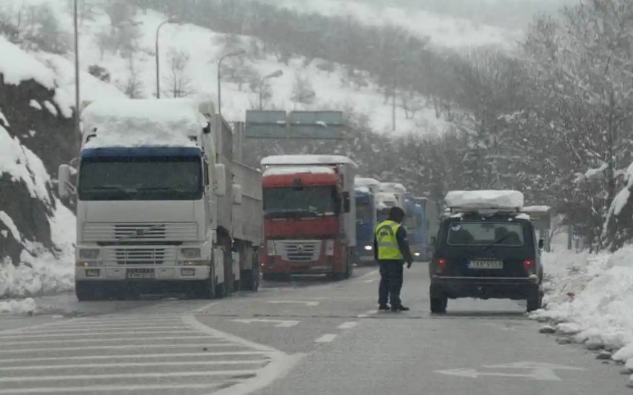 Απαγόρευση κυκλοφορίας φορτηγών άνω των 3,5 τόνων στην ΠΑΘΕ