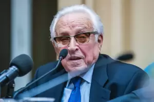 Δημήτριος Δημηνάς: «h τελευταία εξομολόγηση» η μυθιστορηματική αφήγηση ενός πραγματικού γεγονότος ()