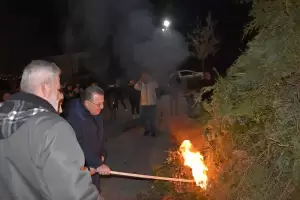 Δήμος Κατερίνης: Αναβίωσε το “Κάψιμο του Καλικάvτζαρου” στον Άνω Άη Γιάννη & στη Σεβαστή