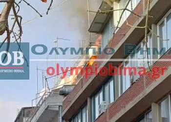 Κατερίνη: Τώρα – Πυκνός καπνός σε ταράτσα κτηρίου στο κέντρο της πόλης (βίντεο & εικόνες)