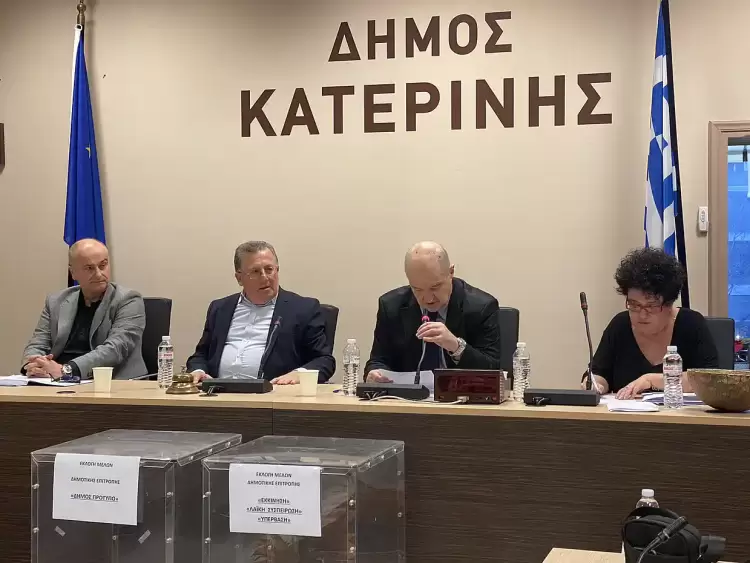 Νέος αέρας στο πρώτο δημοτικό συμβούλιο Νέος αέρας στο πρώτο δημοτικό συμβούλιο
