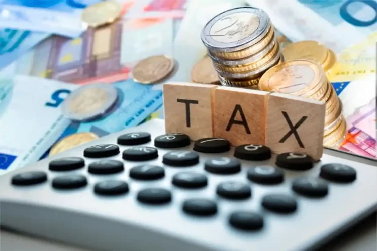Οι 28 αλλαγές στη φορολογία που φέρνει το 2024