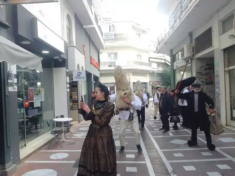 Οι Λιβαδιώτες της Κατερίνης με το διονυσιακό έθιμο, "Τα Μπαμπαλιούρια" Οι Λιβαδιώτες της Κατερίνης με το διονυσιακό έθιμο, “Τα Μπαμπαλιούρια”