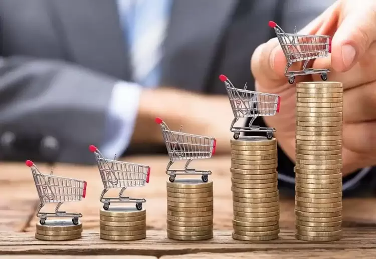 Πόσο πιο βαθιά έβαλαν οι Έλληνες το χέρι στην τσέπη για να αγοράσουν τα ίδια αγαθά Πόσο πιο βαθιά έβαλαν οι Έλληνες το χέρι στην τσέπη για να αγοράσουν τα ίδια αγαθά