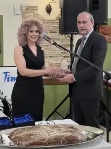 Το Σωματείο επαγγελματιών Β. Πιερίας βράβευσε τον βουλευτή Πιερίας Φώντα Μπαραλιάκο και την αντιπεριφεριάρχη Σοφία Μαυρίδου Το Σωματείο επαγγελματιών Β. Πιερίας βράβευσε τον βουλευτή Πιερίας Φώντα Μπαραλιάκο και την αντιπεριφεριάρχη Σοφία Μαυρίδου