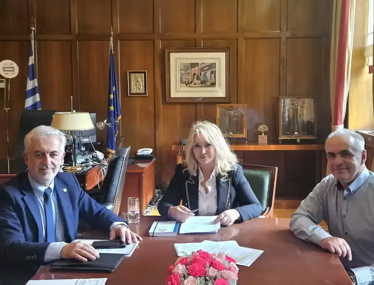 Η Υφυπουργός Ανάπτυξης κα Άννα Μάνη-Παπαδημητρίου με εκπροσώπους της Ομοσπονδίας Βιοτεχνών Υδραυλικών Ελλάδας Η Υφυπουργός Ανάπτυξης κα Άννας Μάνη Παπαδημητρίου με εκπροσώπους της Ομοσπονδίας Βιοτεχνών Υδραυλικών Ελλάδας