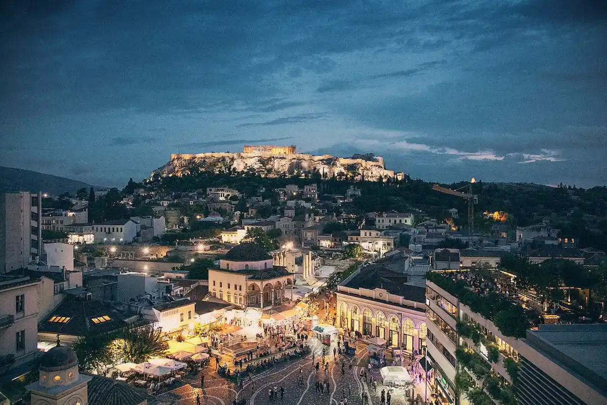 Squaremouth: Η Ελλάδα Κατατάσσεται Στους Κορυφαίους Δέκα Προορισμούς για τις Καλοκαιρινές Διακοπές