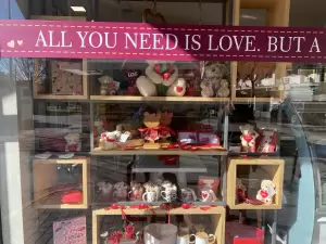 Ο Άγιος Βαλεντίνος «στην καρδιά» όλων – Οι καλύτερες προτάσεις για δώρα