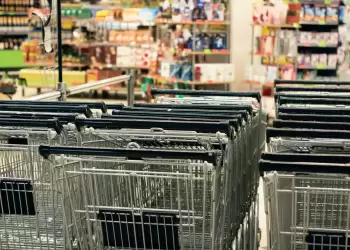 Αυξήσεις – μαμούθ από το χωράφι στο ράφι, αγκάθι οι χαμηλοί μισθοί