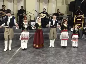 Ο ετήσιος χορός του συλλόγου «Οι Σταυραετοί» με τον Νίκο Καρκάνη (εικόνες και βίντεο) Ο ετήσιος χορός των «Οι Σταυραετών» με τον Νίκο Καρκάνη