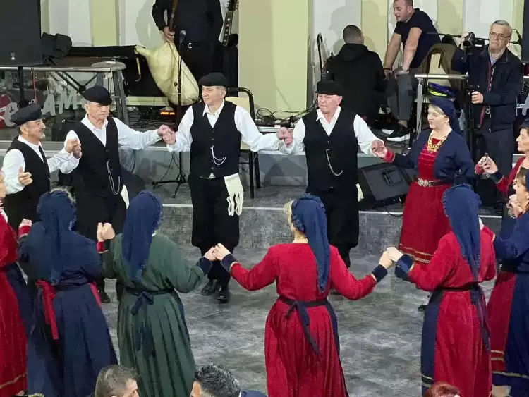 Ο ετήσιος χορός του πολιτιστικού συλλόγου Δρυάνιστα Ο ετήσιος χορός του πολιτιστικού συλλόγου Δρυάνιστα