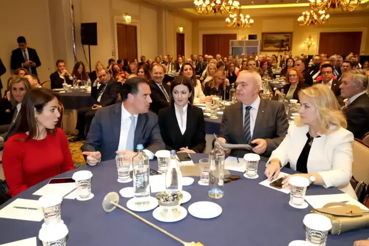 Η κα Μάνη στην ετήσια κοπή της βασιλόπιτας του ΣΦΕΕ