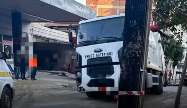 Κατερίνη: Η εξήγηση για το απορριμματοφόρο που «βούλιαξε» σε δρόμο