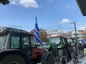 Κατερίνη: Με τα τρακτέρ στην κεντρική πλατεία της πόλης (εικόνες)