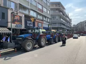 Κατερίνη: Με τα τρακτέρ στην κεντρική πλατεία της πόλης (εικόνες)