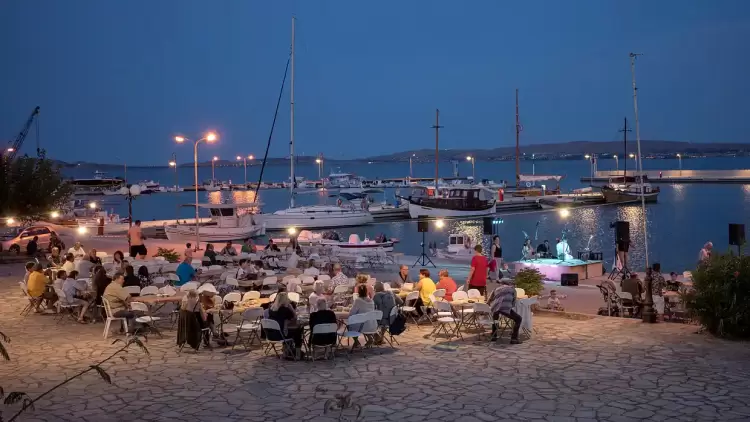 Η Λήμνος μέσα από εικόνες –  Ψαράκι με ζωντανή μουσική