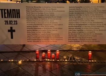 «Να μην ξεχάσουμε»: Εκατοντάδες πολίτες στο συλλαλητήριο στην Κατερίνη για την τραγωδία στα Τέμπη
