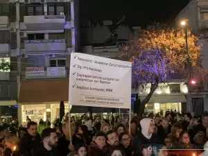 «Να μην ξεχάσουμε»: Εκατοντάδες πολίτες στο συλλαλητήριο στην Κατερίνη για την τραγωδία στα Τέμπη «Να μην ξεχάσουμε»: Εκατοντάδες πολίτες στο συλλαλητήριο στην Κατερίνη για την τραγωδία στα Τέμπη