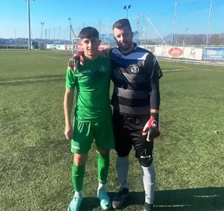 Πατέρας και γιός συμπαίκτες στον Βατανιακό Κατερίνης και σε παιχνίδι Γ' Εθνικής κατηγορίας! Πατέρας και γιός συμπαίκτες στον Βατανιακό Κατερίνης και σε παιχνίδι Γ’ Εθνικής κατηγορίας!