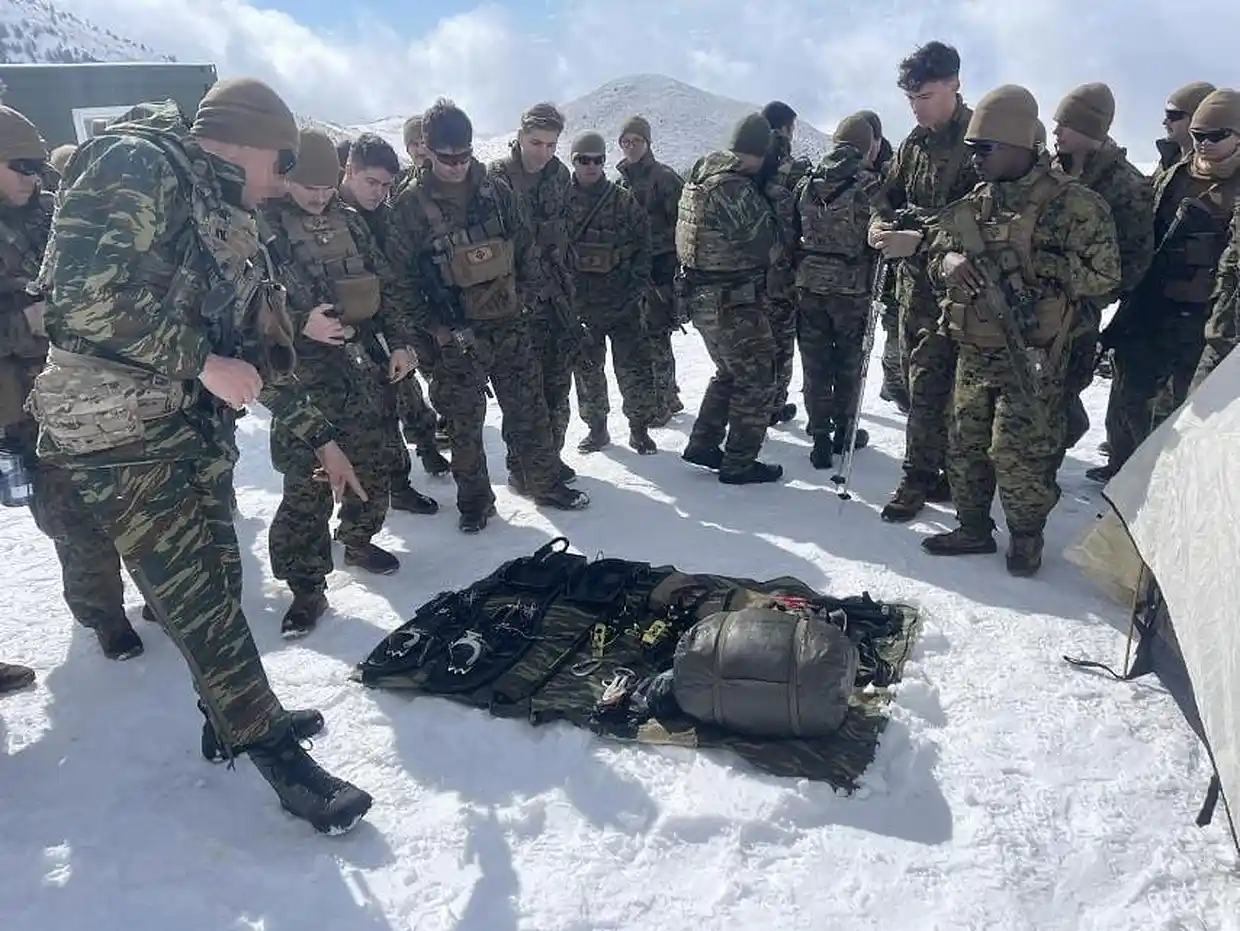 Πιερία: Αμερικανοί και Έλληνες κομάντος ασκούνται μαζί (εικόνες) Πιερία: Αμερικανοί και Έλληνες κομάντος ασκούνται μαζί