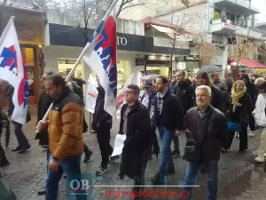 Σε εξέλιξη η απεργιακή συγκέντρωση στην πλατεία Ελευθερίας – Πανελλαδική απεργία με επίκεντρο τα Τέμπη (εικόνες και βίντεο)