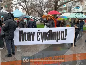 Σε εξέλιξη η απεργιακή συγκέντρωση στην πλατεία Ελευθερίας – Πανελλαδική απεργία με επίκεντρο τα Τέμπη