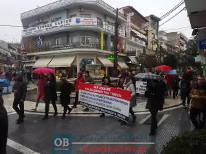 Σε εξέλιξη η απεργιακή συγκέντρωση στην πλατεία Ελευθερίας – Πανελλαδική απεργία με επίκεντρο τα Τέμπη (εικόνες και βίντεο)