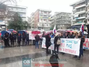 Σε εξέλιξη η απεργιακή συγκέντρωση στην πλατεία Ελευθερίας – Πανελλαδική απεργία με επίκεντρο τα Τέμπη