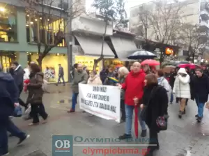 Σε εξέλιξη η απεργιακή συγκέντρωση στην πλατεία Ελευθερίας – Πανελλαδική απεργία με επίκεντρο τα Τέμπη (εικόνες και βίντεο)