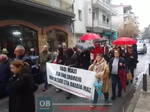 Σε εξέλιξη η απεργιακή συγκέντρωση στην πλατεία Ελευθερίας – Πανελλαδική απεργία με επίκεντρο τα Τέμπη (εικόνες και βίντεο)