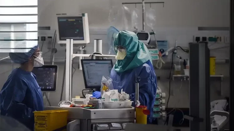 Τιμοκατάλογος στα απογευματινά χειρουργεία – Έως 2.000 ευρώ για το νόμιμο «φακελάκι»