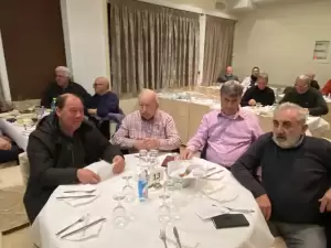 Το ΠΑΣΟΚ έκοψε την πρωτοχρονιάτικη πίτα του