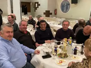 Το ΠΑΣΟΚ έκοψε την πρωτοχρονιάτικη πίτα του