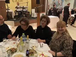 Το ΠΑΣΟΚ έκοψε την πρωτοχρονιάτικη πίτα του