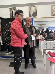 Το Ξαθέρι: Η καθιερωμένη κοπή της πρωτοχρονιάτικης πίτας